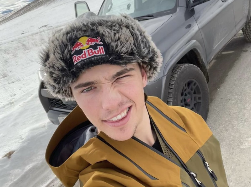 toby-miller-selfie