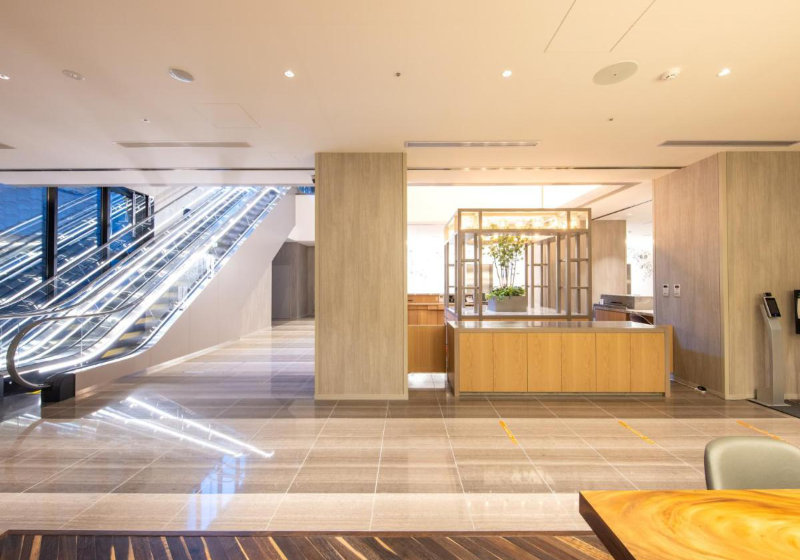 japan-forza-hotel-stairs-2